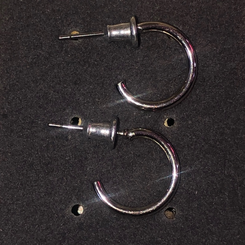 Solver hoop earrings